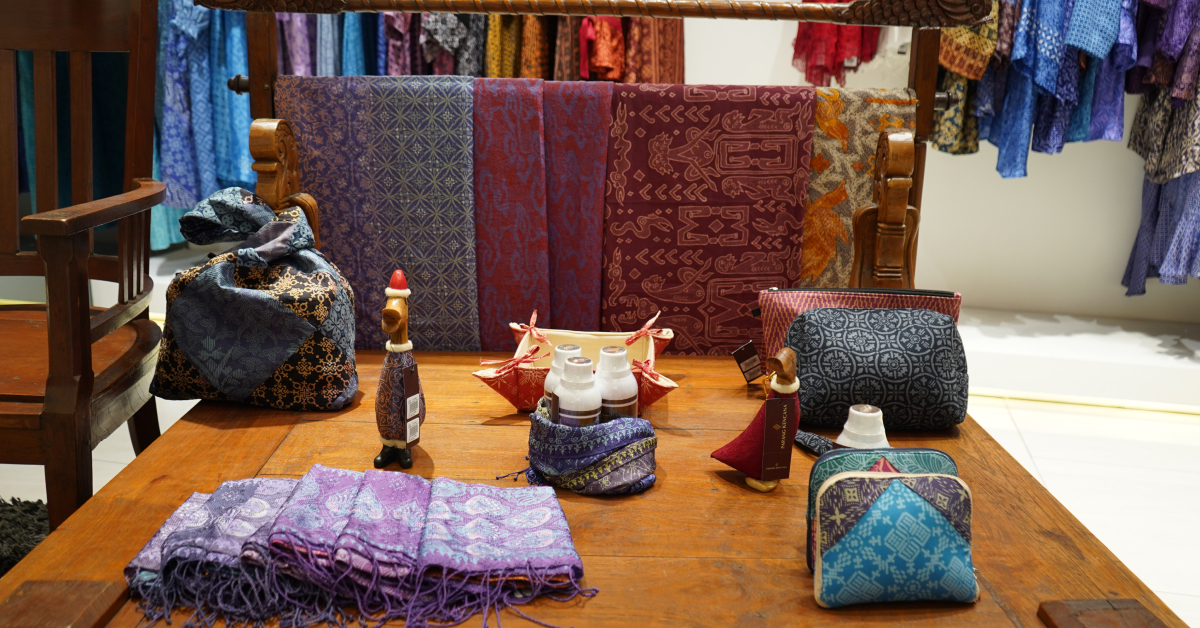 Custom Batik Eksklusif